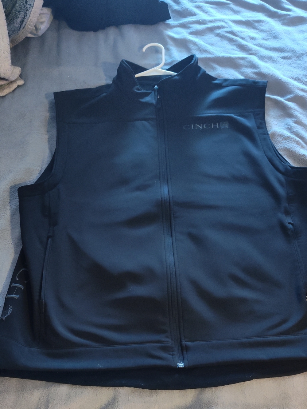 Cinch Men's Black Softshell Zip Vest